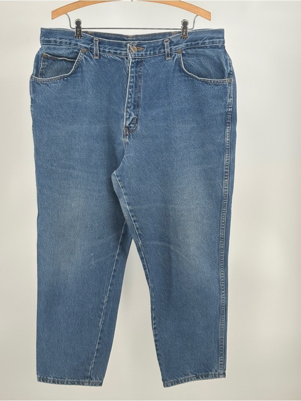 chic Relaxed Tapered Women's Size 22 Denim Jeans in Mid Blue Vintage 90’s